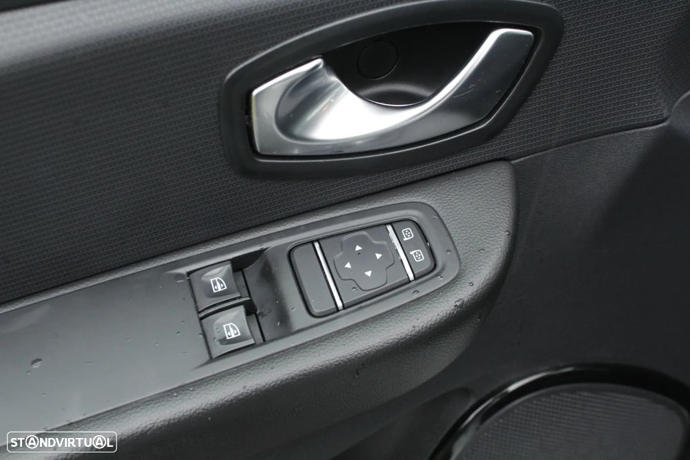 Renault Clio Energy dCi 90 Start & Stop LIMITED 2018 - 9