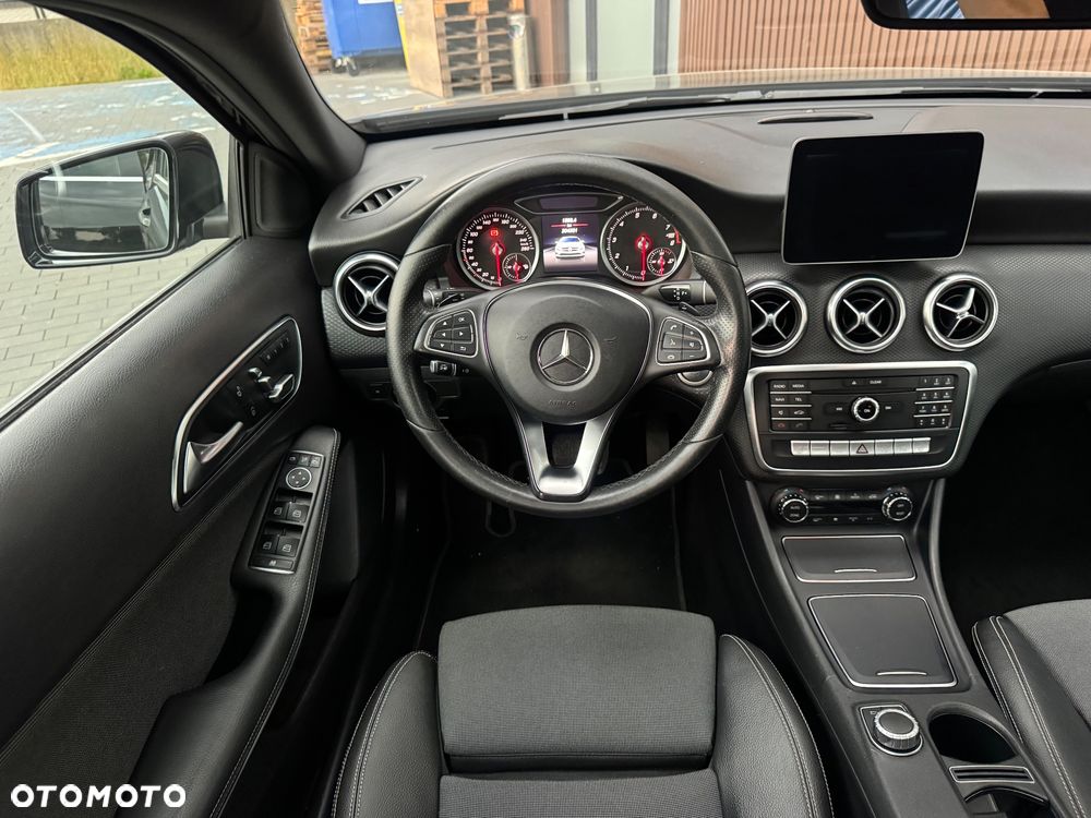 Mercedes-Benz Klasa A 250 4Matic 7G-DCT AMG Line - 23