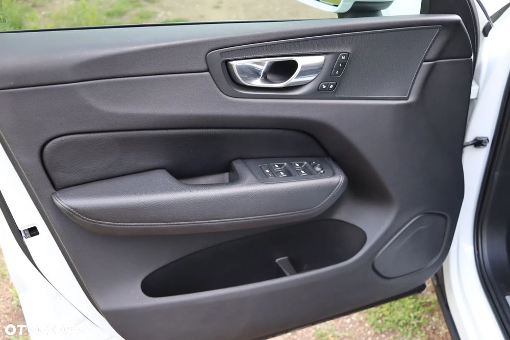 Volvo XC 60 T5 AWD Geartronic Momentum - 30