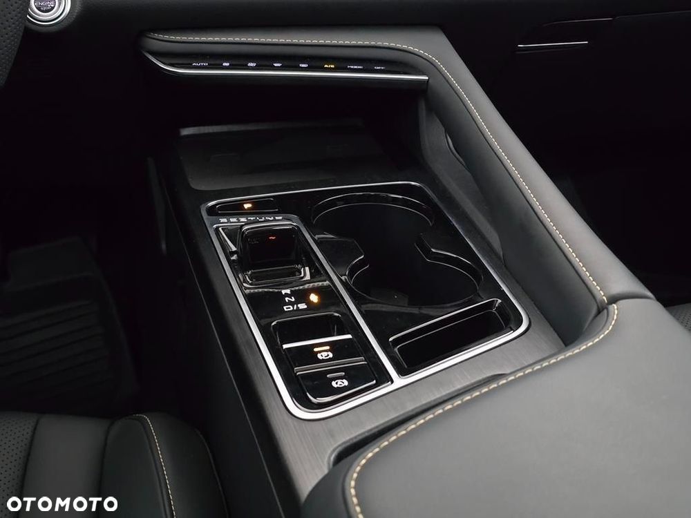 Bestune B70 2.0T Elegance - 23