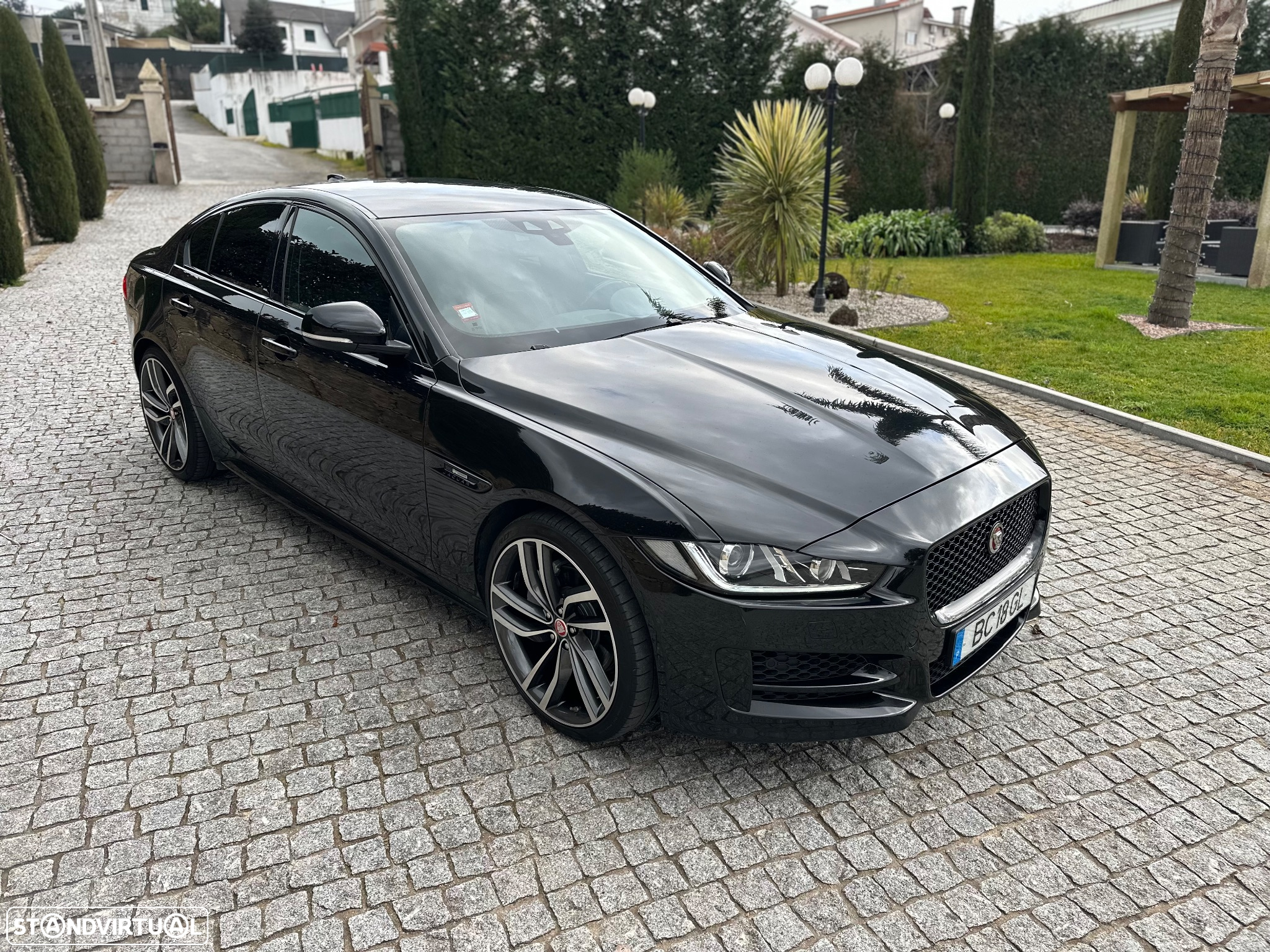 Jaguar XE 2.0 D R-Sport AWD Aut. - 3
