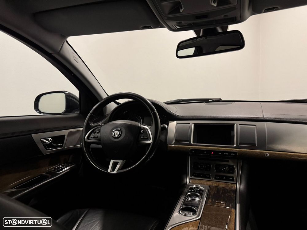 Jaguar XF Sportbrake 2.2 D Premium Luxury - 28