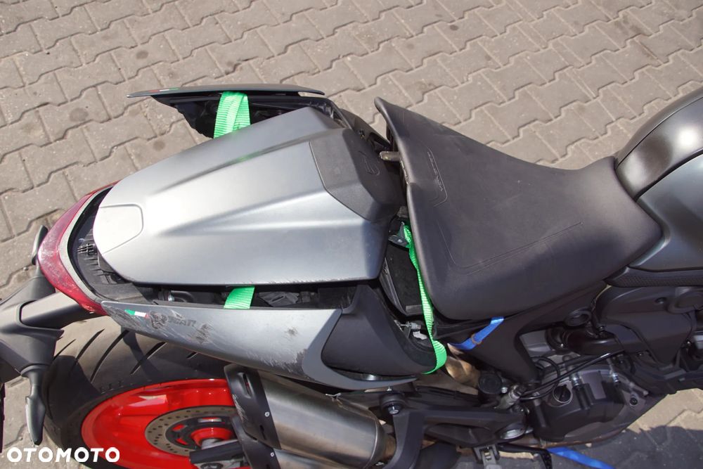 Motocykl na części - Ducati Monster 937 Plus 937 cm3 111 KM 937W4N 2021R Silnik Skrzynia Lampa Osłona Lusterko Błotnik Owiewka Siedzenie Łańcuch Wahacz Laga Sterownik Moduł Czujnik Licznik Manetka - 13