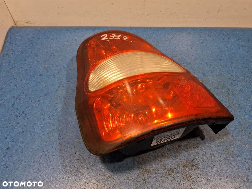 KIA CARNIVAL LAMPA TYŁ LEWA ZEWNĘTRZNA - 5