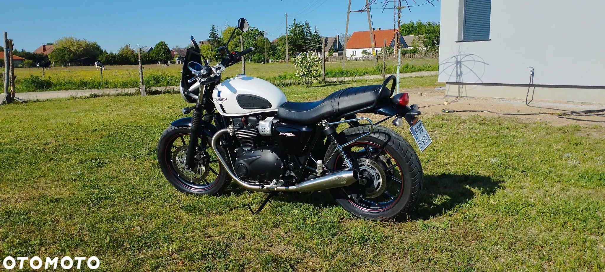 Triumph Street Twin - 1