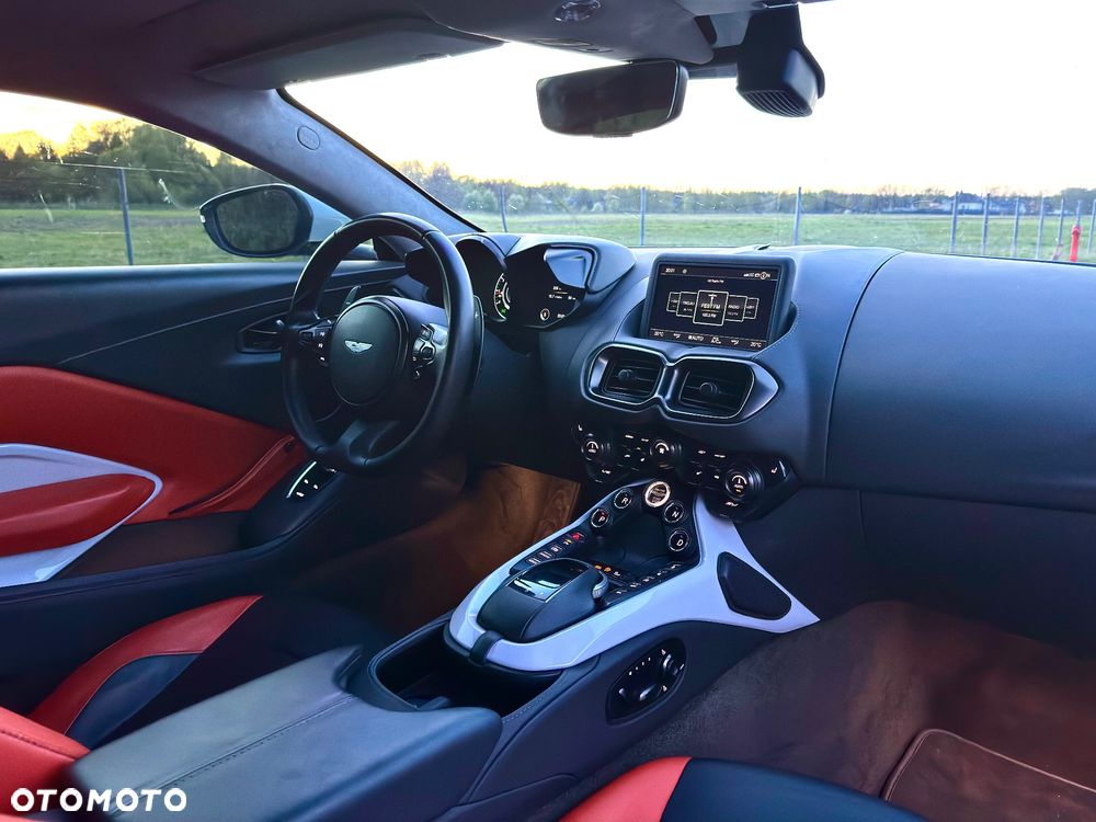 Aston Martin Vantage - 29