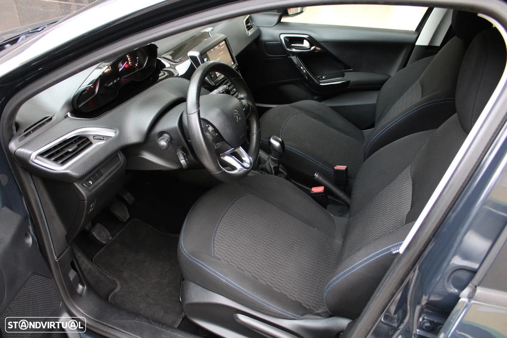 Peugeot 208 1.2 PureTech Style - 23