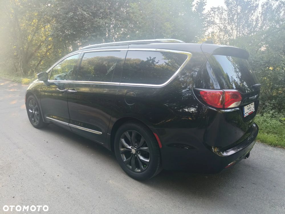 Chrysler Pacifica - 5