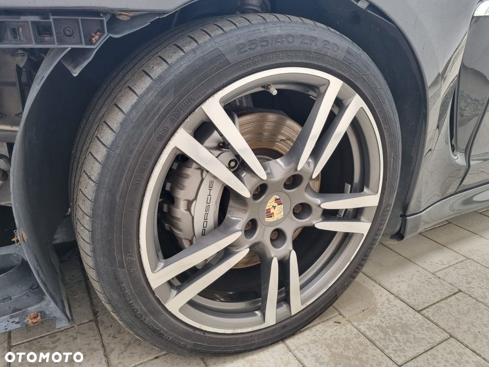 Porsche Panamera 4S - 13