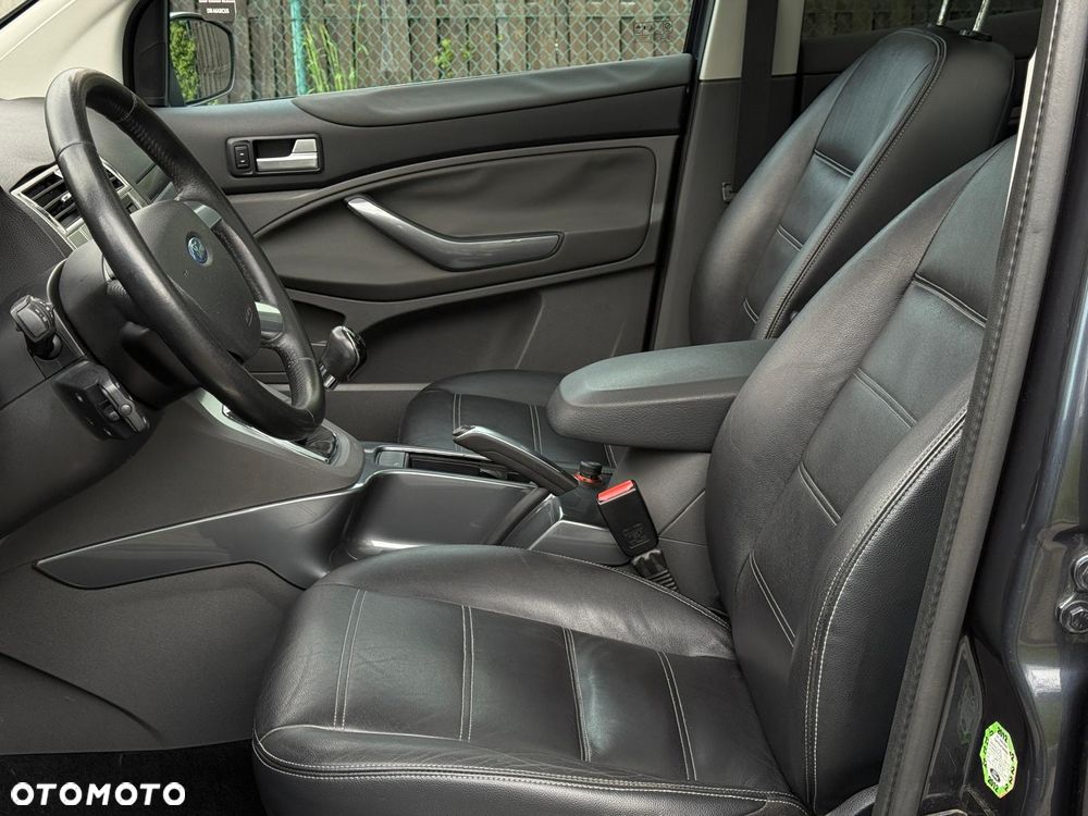 Ford Kuga 2.0 TDCi 2x4 Titanium - 12