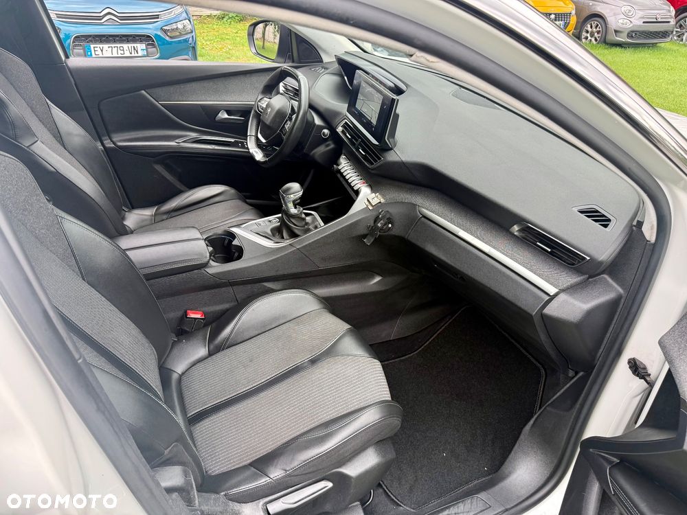 Peugeot 3008 PureTech 130 Stop & Start GPF Allure - 14
