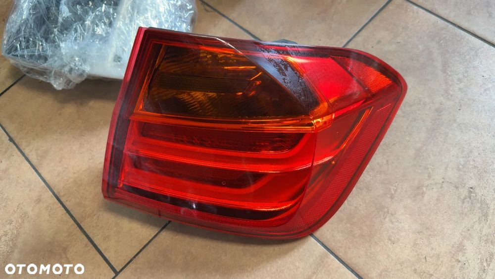 LAMPA PRAWY TYŁ W BŁOTNIK BMW F30 7372784 - 1