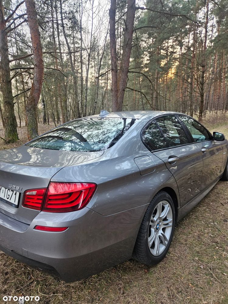 BMW Seria 5 528i xDrive - 7