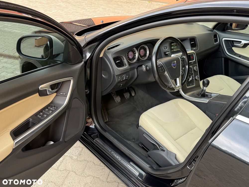 Volvo V60 D4 Momentum - 13