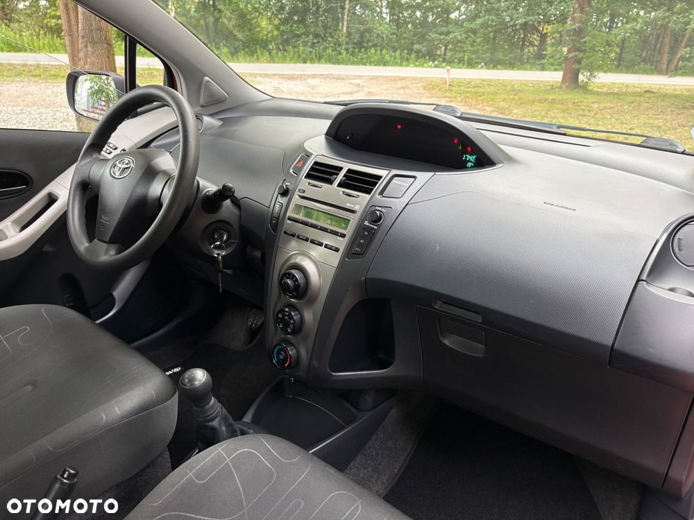 Toyota Yaris 1.0 VVT-i - 29