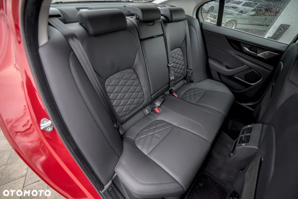 Jaguar XE 2.0 D180 HSE - 21