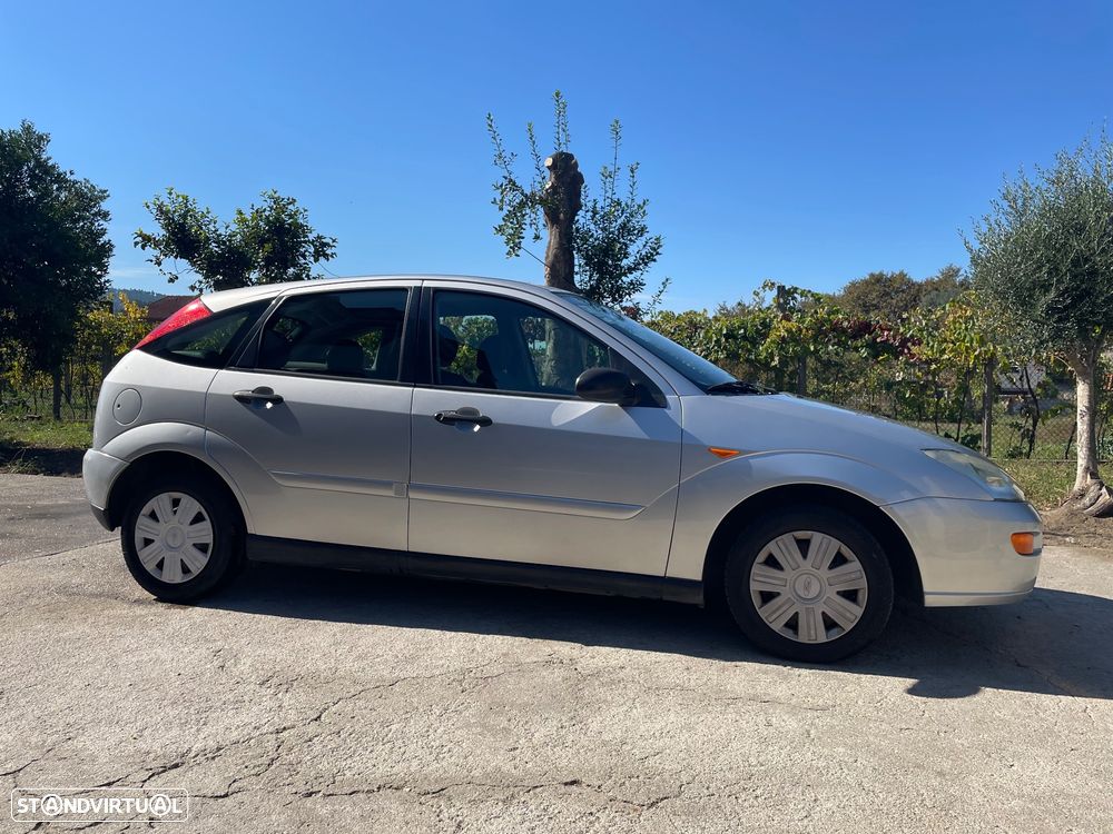 Ford Focus 1.4 Ambiente - 4
