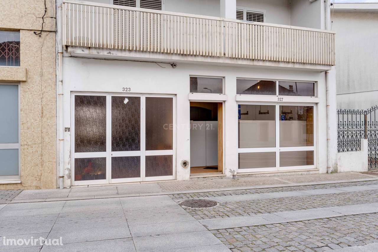 Moradia Inacabada para comércio e habitação ou duas habitações - Grande imagem: 3/45