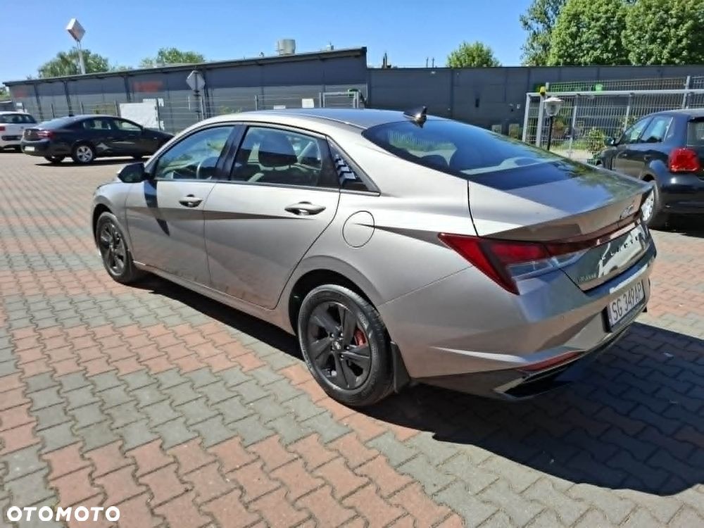 Hyundai Elantra - 3