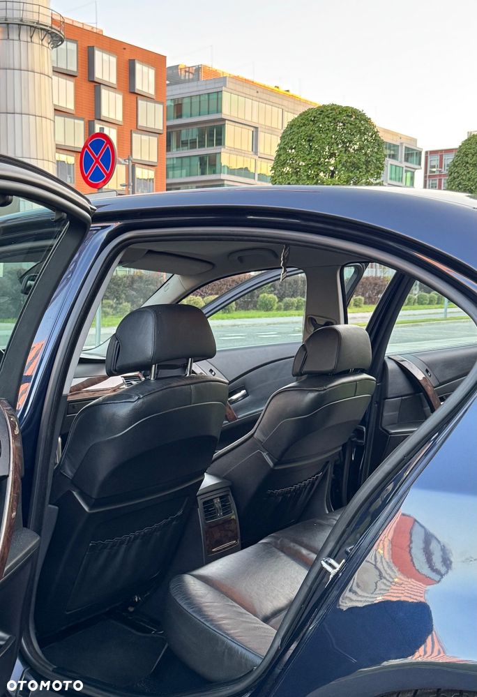 BMW Seria 5 545i - 14
