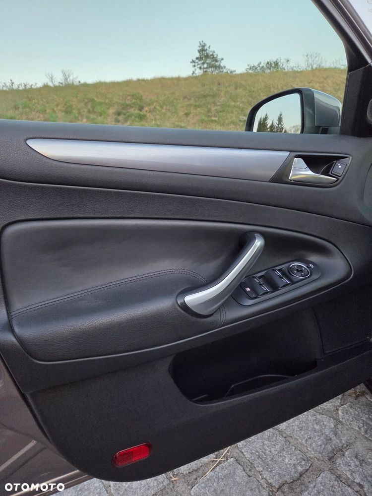 Ford Mondeo 2.0 EcoBoost Titanium - 12