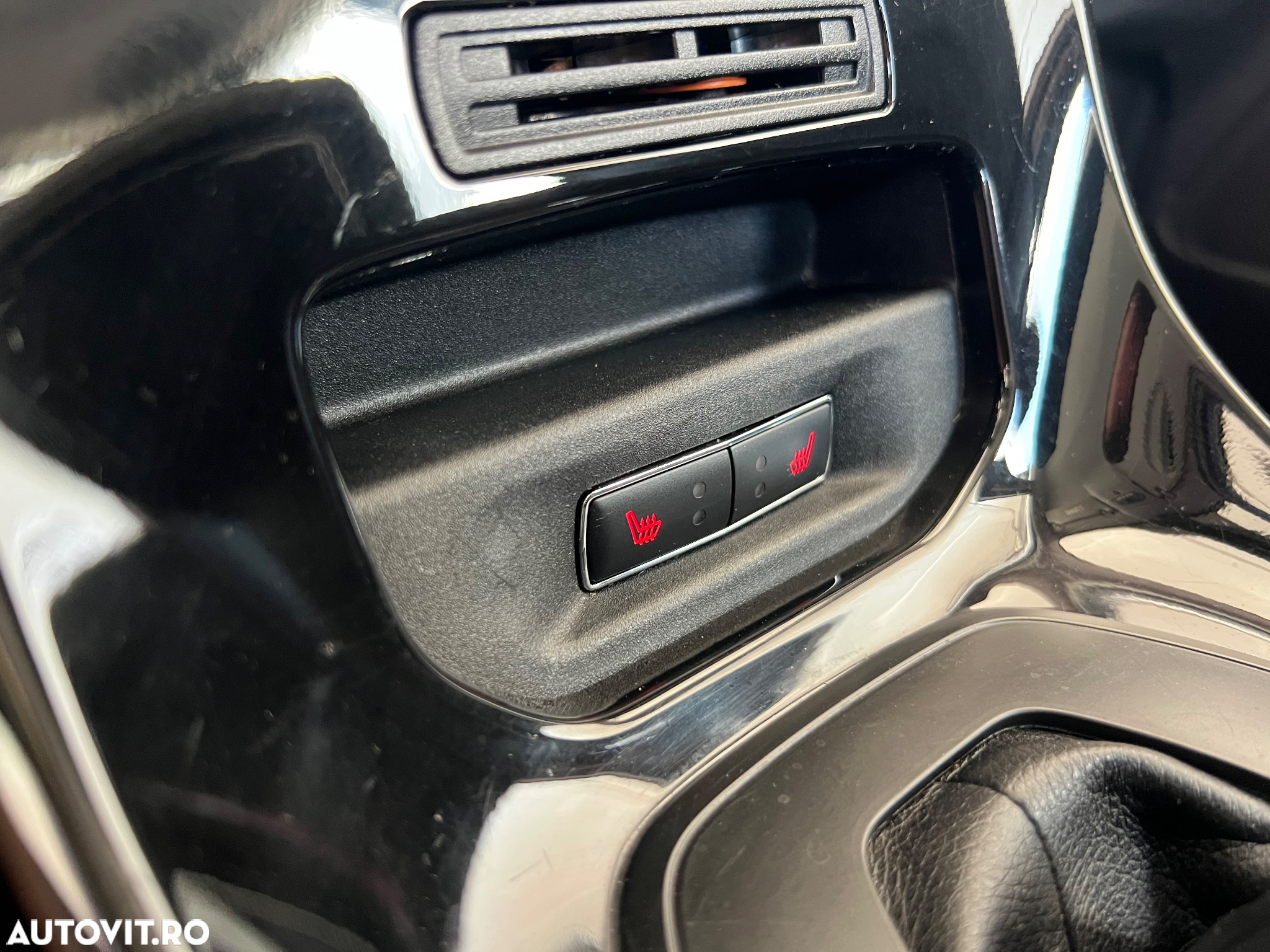 Ford Fiesta 1.0 EcoBoost S&S Aut. TITANIUM - 8
