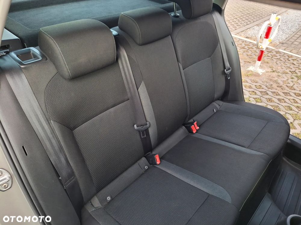 Skoda RAPID 1.2 TSI Ambition - 17