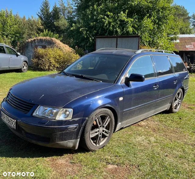 Volkswagen Passat - 1