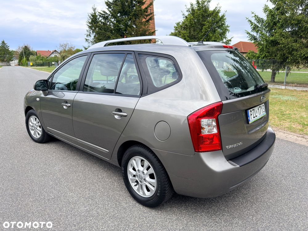 Kia Carens 1.7 CRDi 115 Fifa World Cup Edition - 3