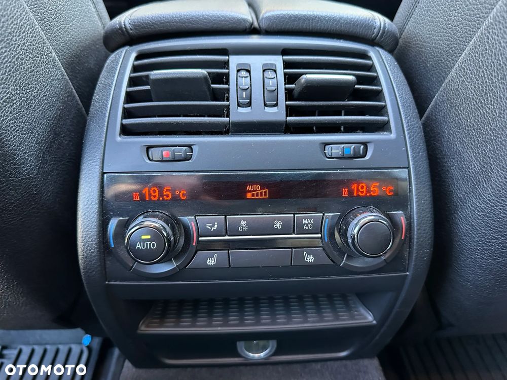 BMW Seria 5 530d xDrive Luxury Line - 24