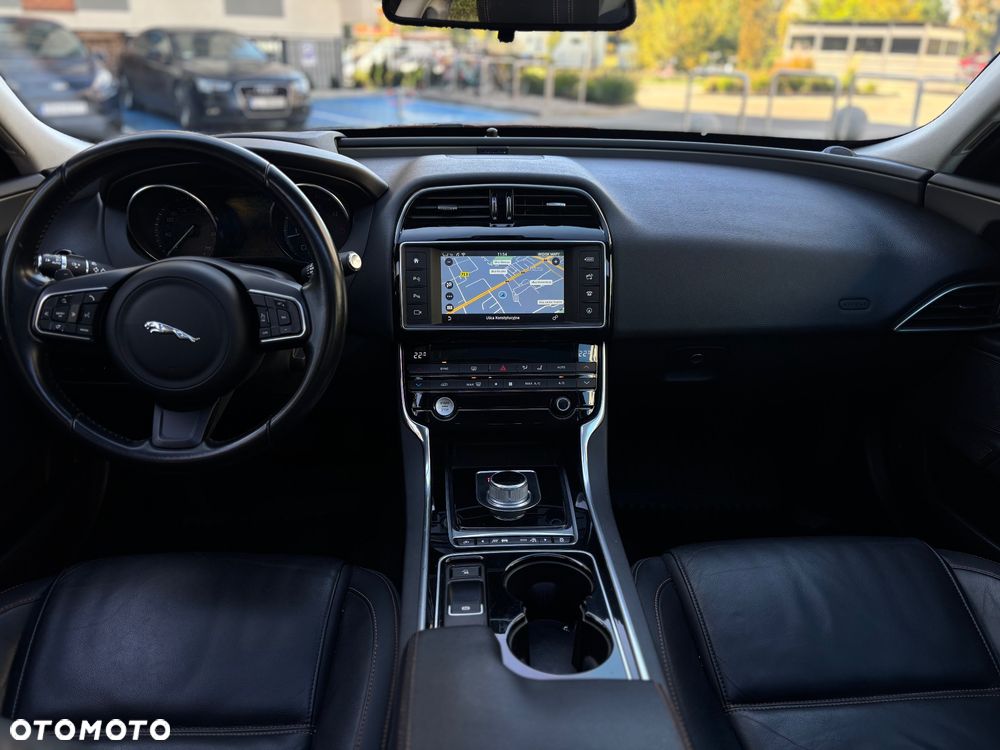 Jaguar XE 20d Portfolio - 23