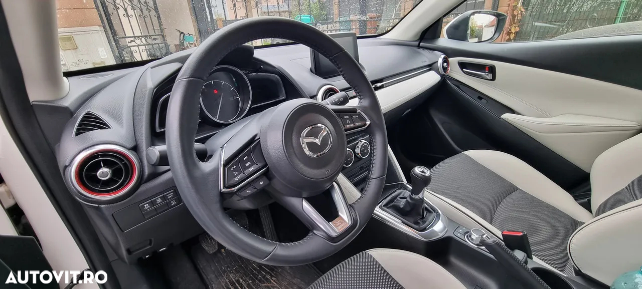 Mazda 2 G115 Revolution Top - 11