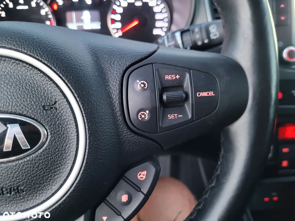 Kia Carens 1.6 GDI Dream Team Edition - 13