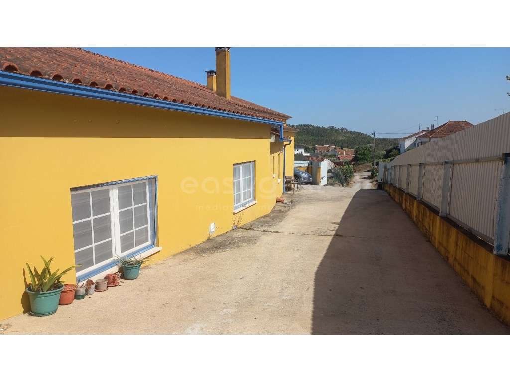 Moradia Térrea com Grande Área Urbana e Projeto Aprovado para Lar d... - Grande imagem: 2/26