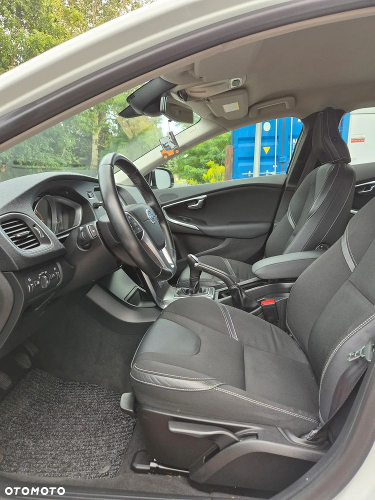 Volvo V40 D2 Momentum - 32