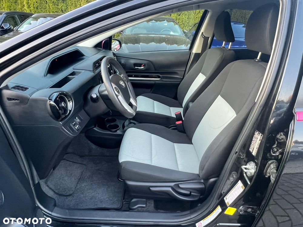 Toyota Prius Hybrid - 11