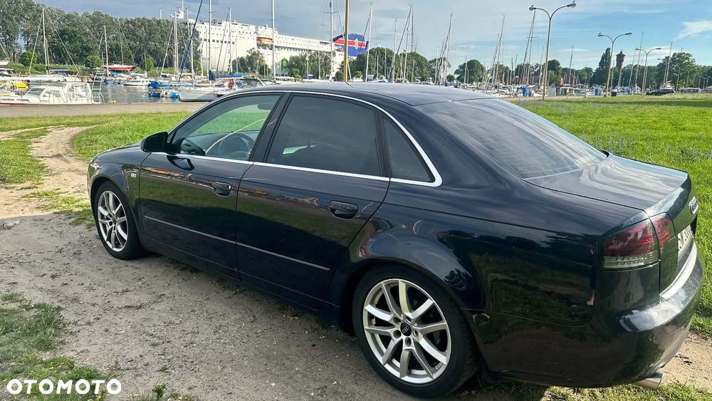 Audi A4 Limousine - 4