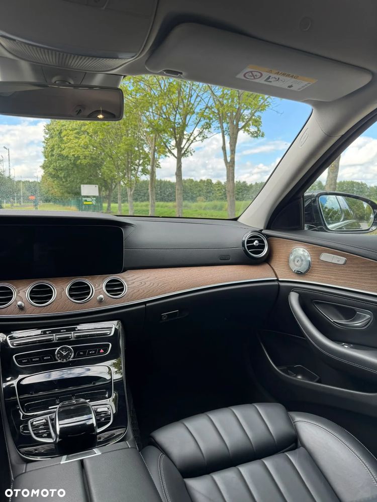 Mercedes-Benz Klasa E 220 d 9G-TRONIC Exclusive - 16