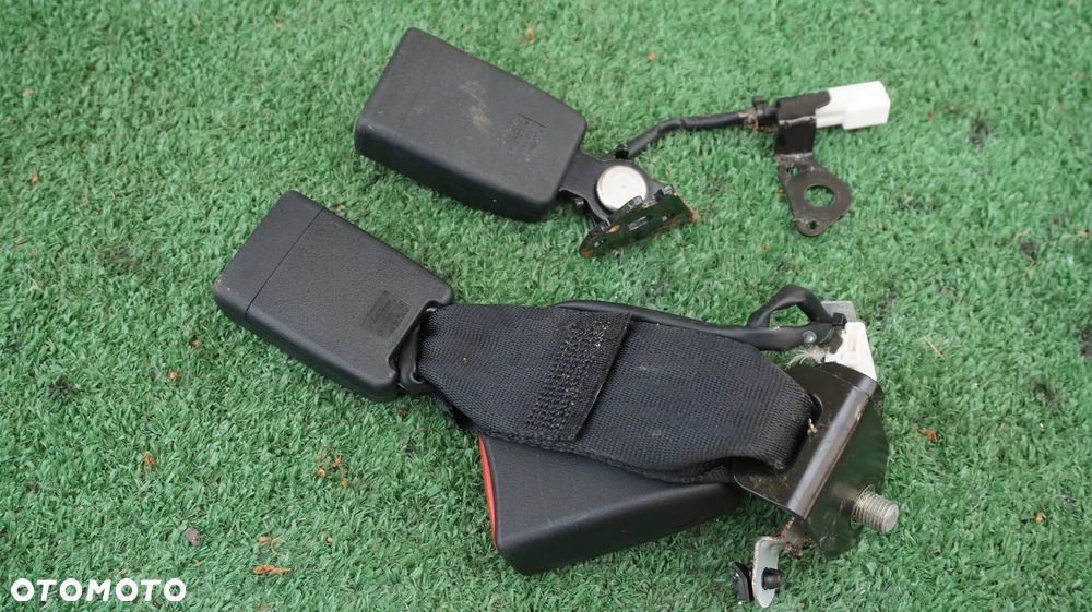 Mazda CX-3 zapinka zapinki pasow bezpieczenstwa tyl tylne - 1