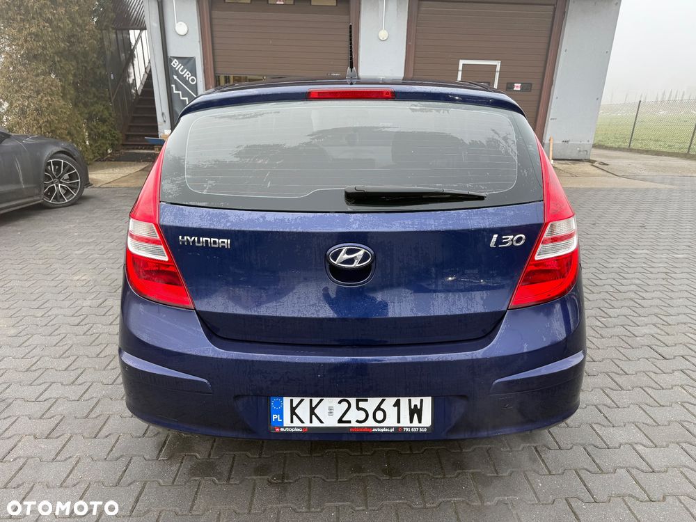 Hyundai i30 1.4 Base + - 6