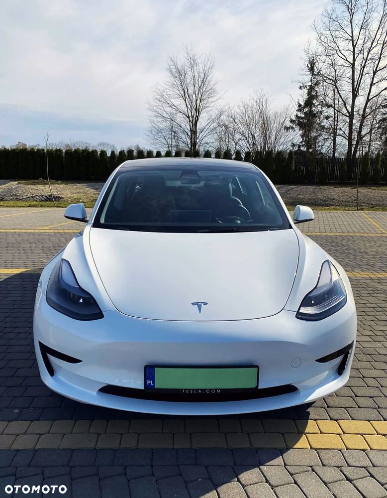 Tesla Model 3 - 3