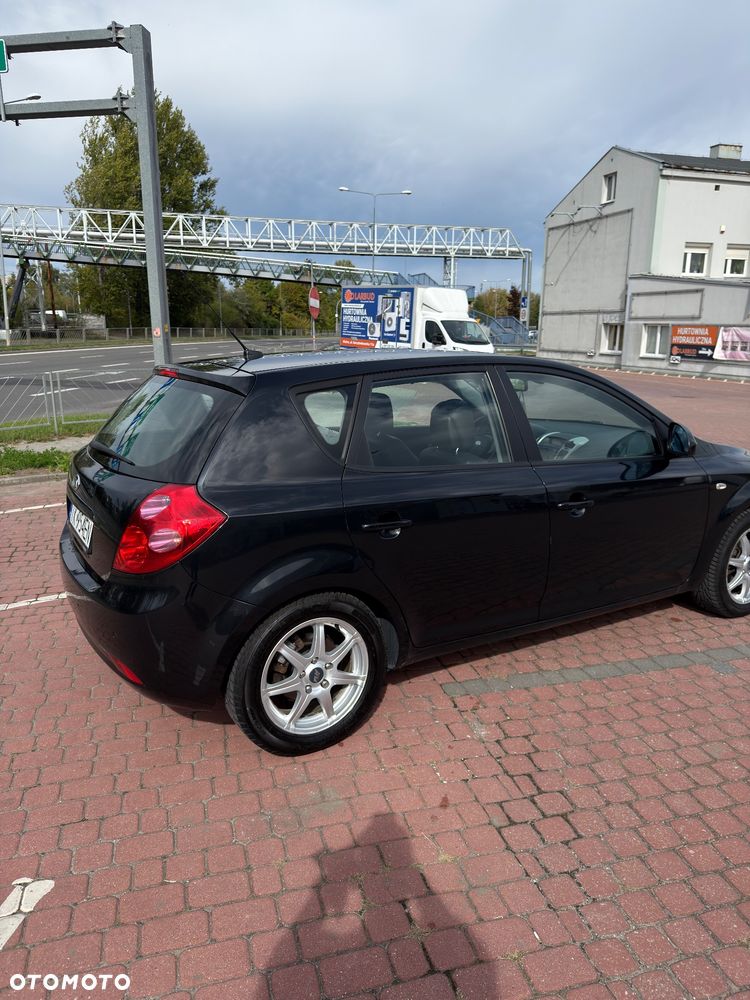 Kia Ceed - 4