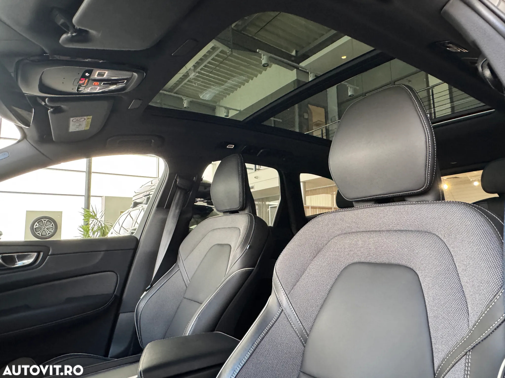 Volvo XC 60 B4 MHEV AT8 AWD R-Design - 11