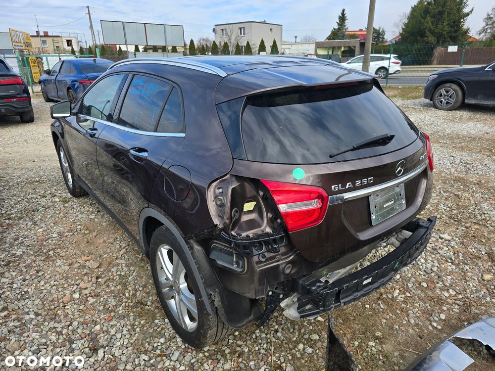 Mercedes-Benz GLA - 5
