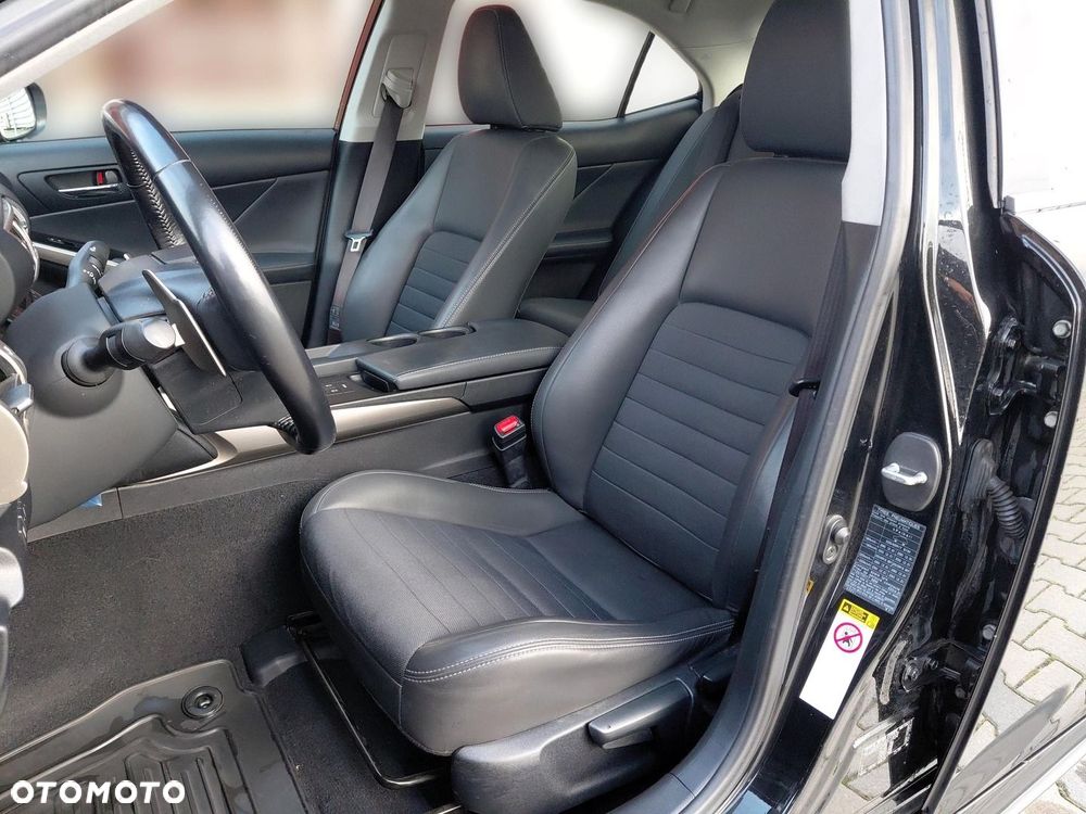 Lexus IS 200t Elite - 14