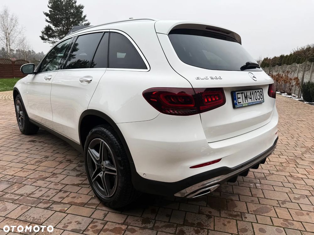 Mercedes-Benz GLC 300 4-Matic - 4