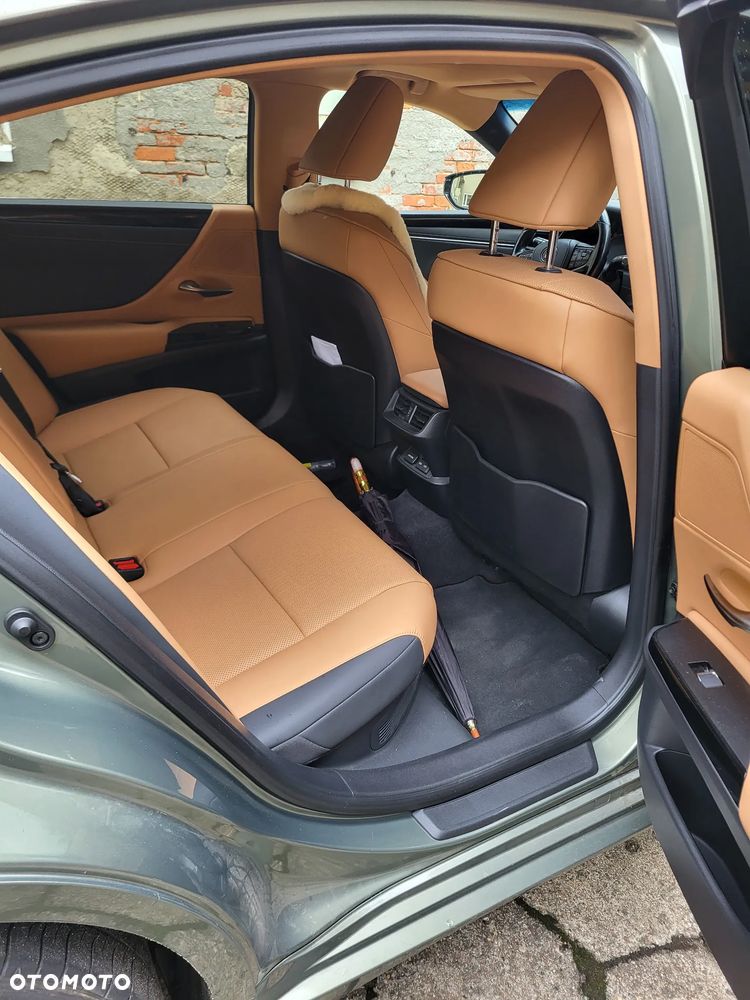 Lexus ES 300h Business Edition - 3