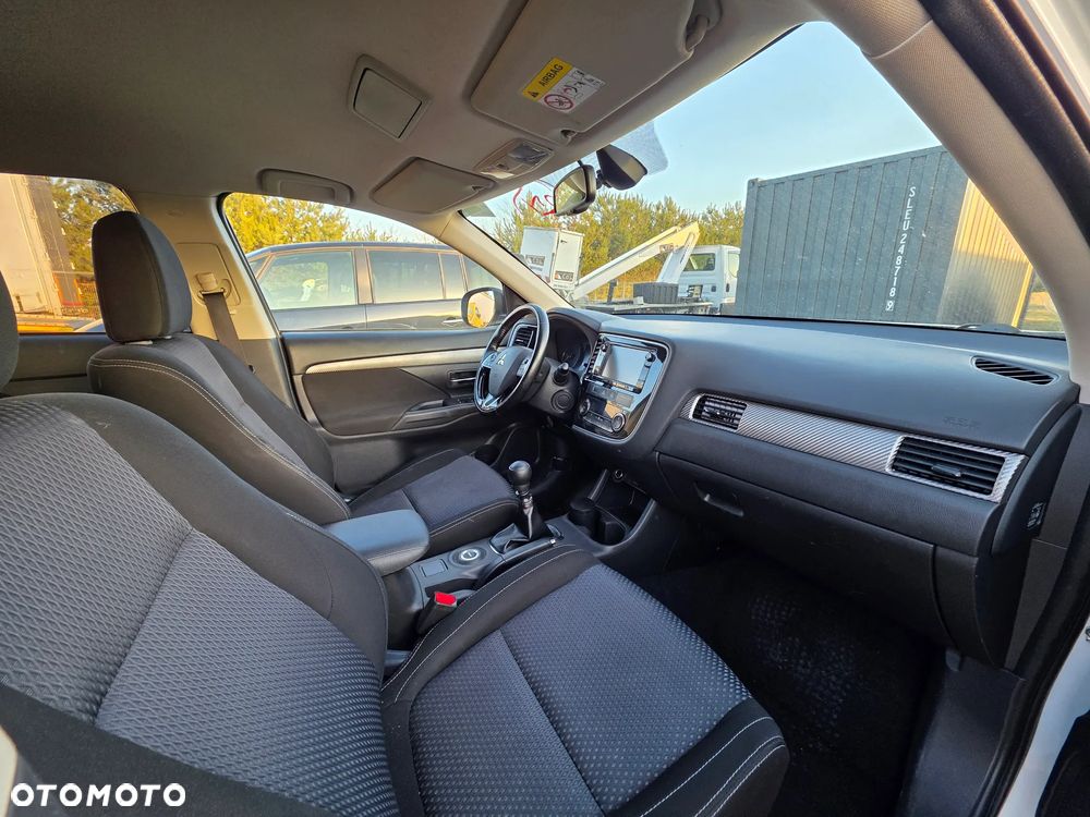 Mitsubishi Outlander - 14