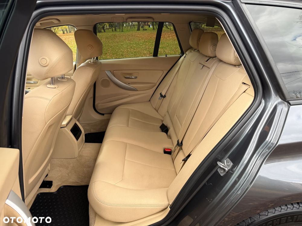 BMW Seria 3 318d DPF Touring Edition Exclusive - 19