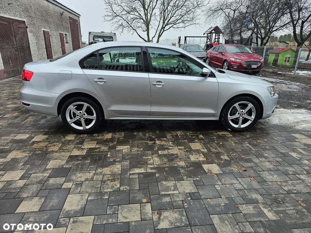 Volkswagen Jetta - 3